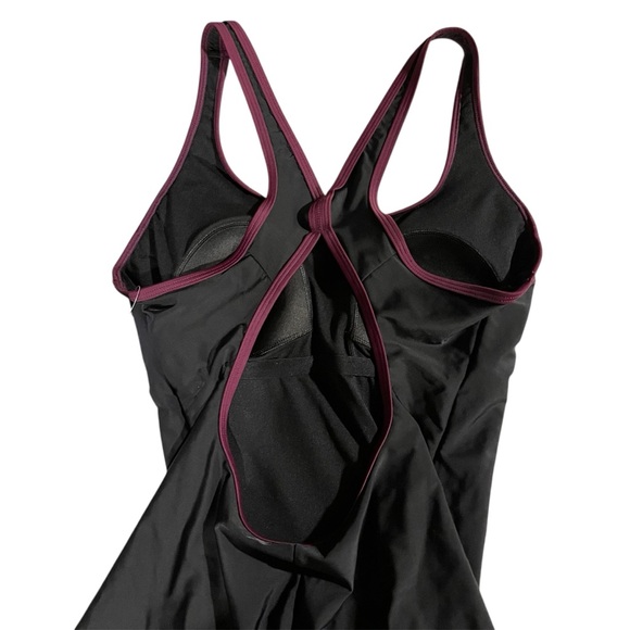 Speedo Women's One Piece in Deep Burgundy and Black XL - Picture 2 of 7